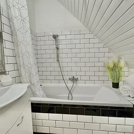 Piac Vendeghaz Konukevi